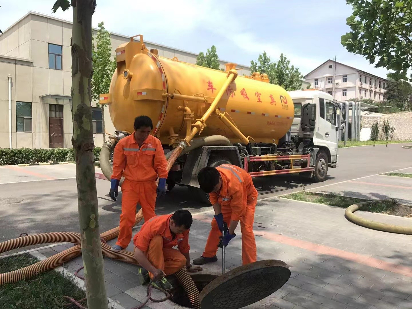 防城港化粪池清理与5-8吨吸粪车施工效率分析